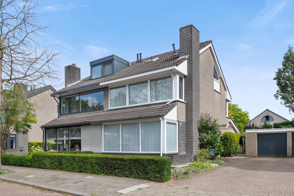 Corner house for sale: Willem-Alexanderlaan 17, Loyolaan en omgeving Vught