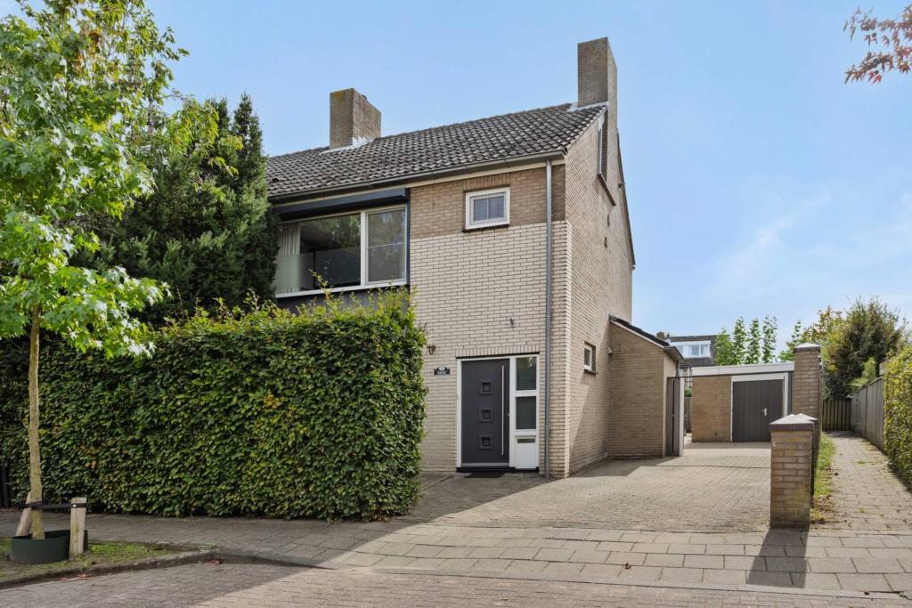 Hoekwoning te koop: Adriaan Poortersstraat 13, Molenstraat en omgeving Vught