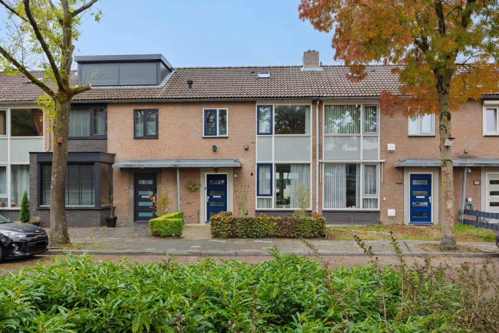 Tussenwoning te koop: John F. Kennedylaan 11, Loonsebaan Vught