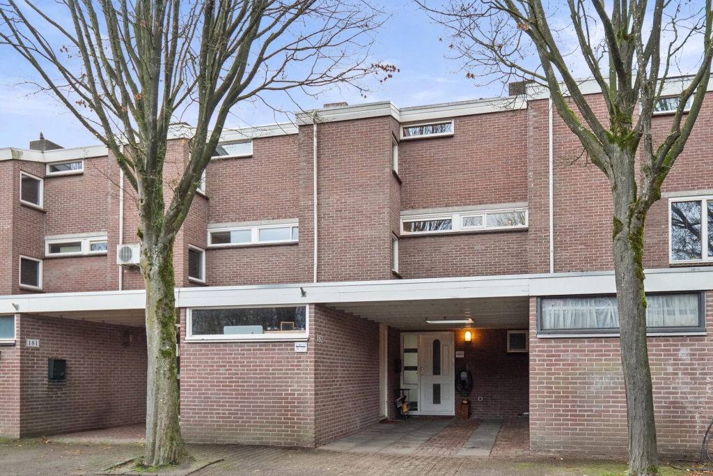 Tussenwoning te koop: Klein Brabant 182, De Baarzen Vught