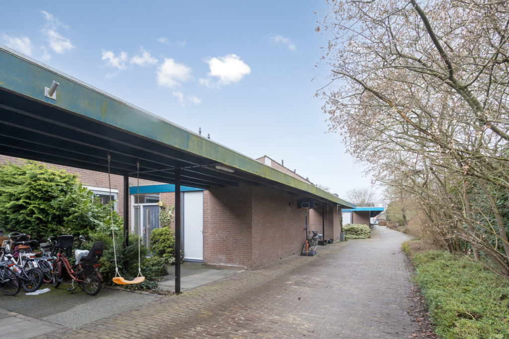 Tussenwoning te koop: Klein Brabant 29, De Baarzen Vught