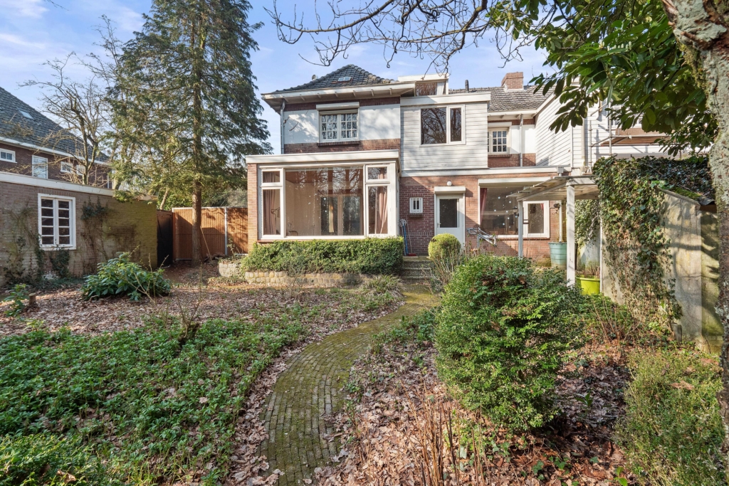 Twee-onder-één-kap te koop: Helvoirtseweg 199, Bergenshuizen Vught